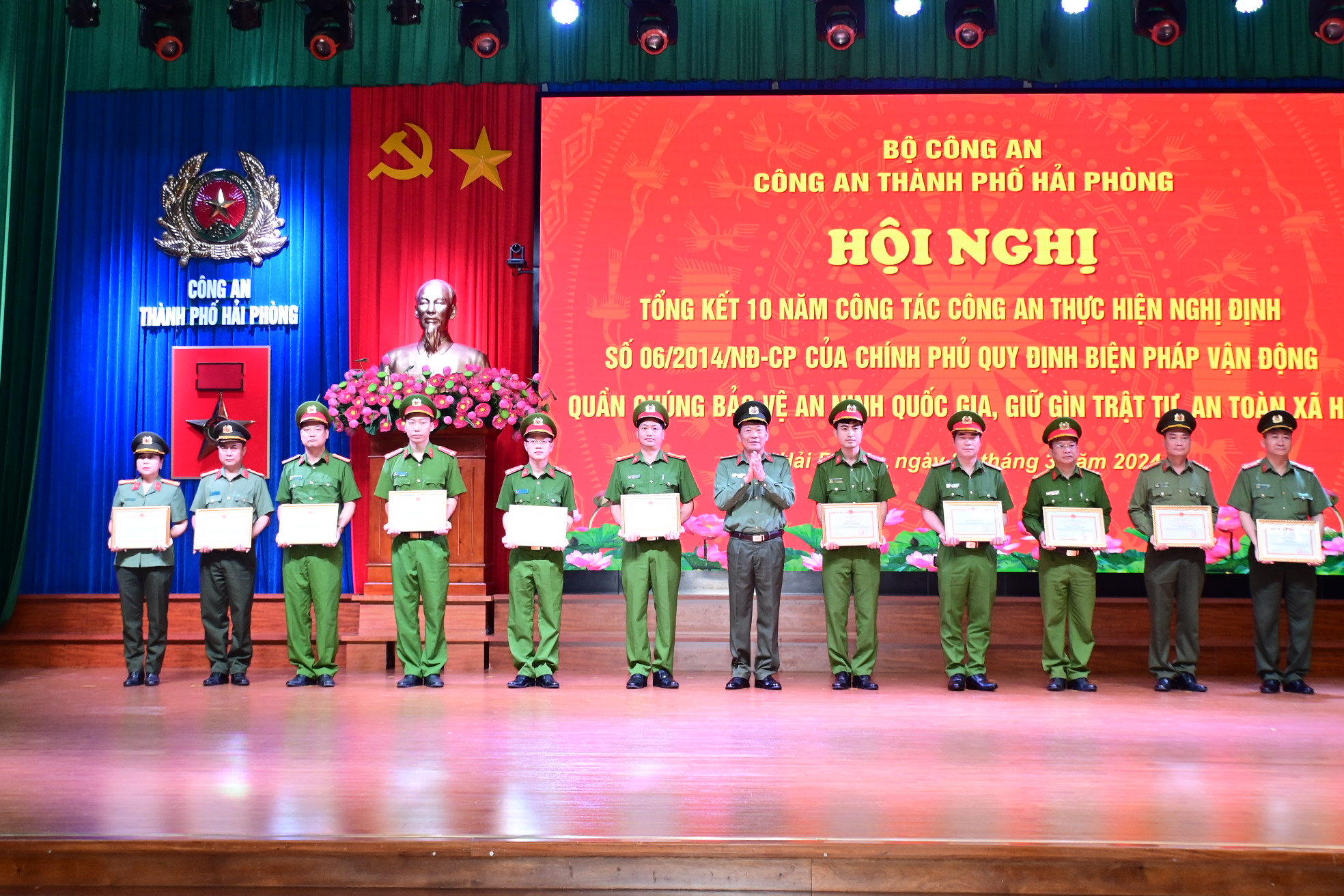 Tổng kết 10 năm công tác Công an thực hiện Nghị định 06/2014/NĐ-CP của Chính phủ : 21 tập thể, cá nhân được khen thưởng